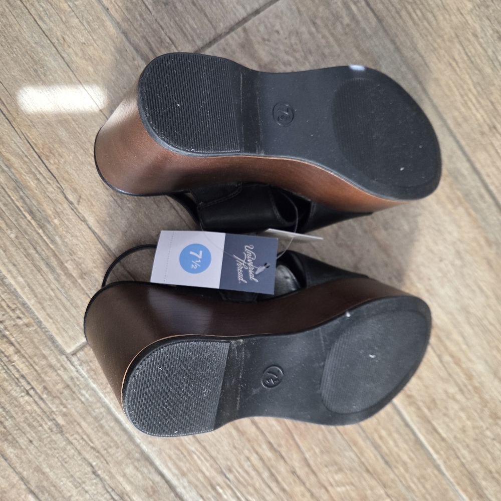 Universal Thread Black Platform Sandals NWT - image 3